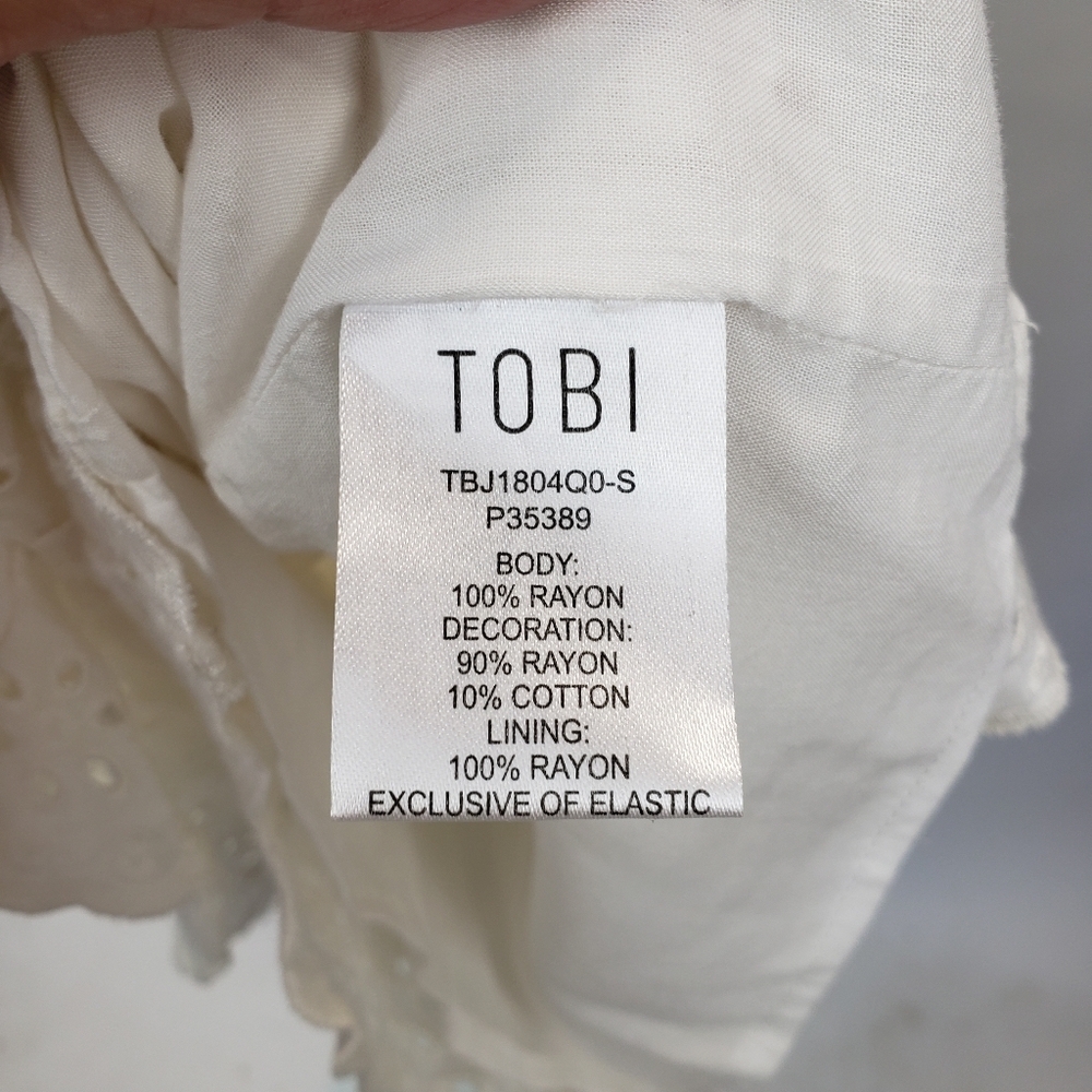 Tobi White Romper eyelet v-neck scallop edges size small - Picture 9 of 11